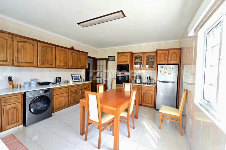 Moradia T3 para Venda em Rabo de Peixe Foto 8