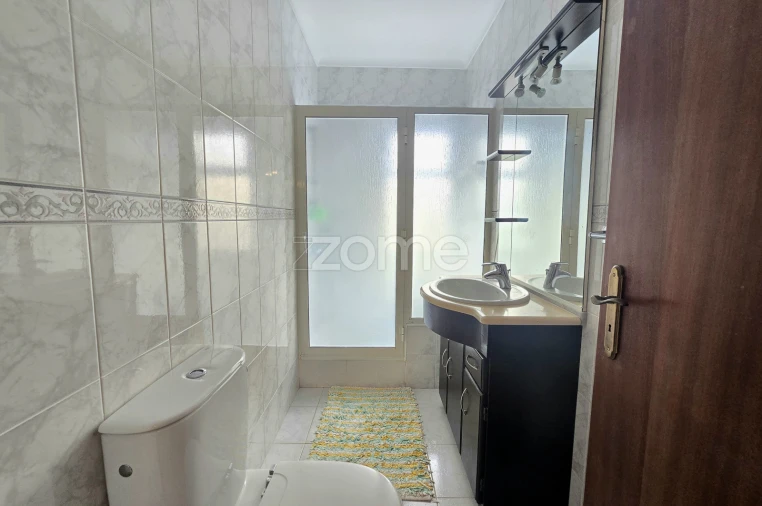 Moradia T3 para Venda em Rabo de Peixe Foto 12