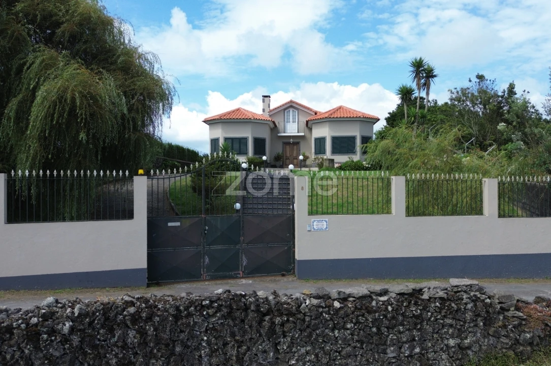 Moradia T3 para Venda em Rabo de Peixe Foto 33