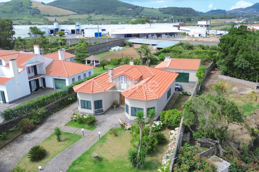 Moradia T3 para Venda em Rabo de Peixe Foto 4