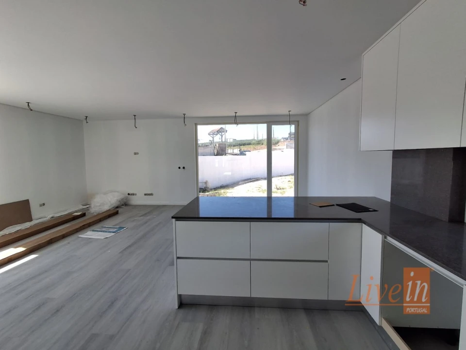 Moradia T5 para Venda em São Pedro da Cadeira Foto 13