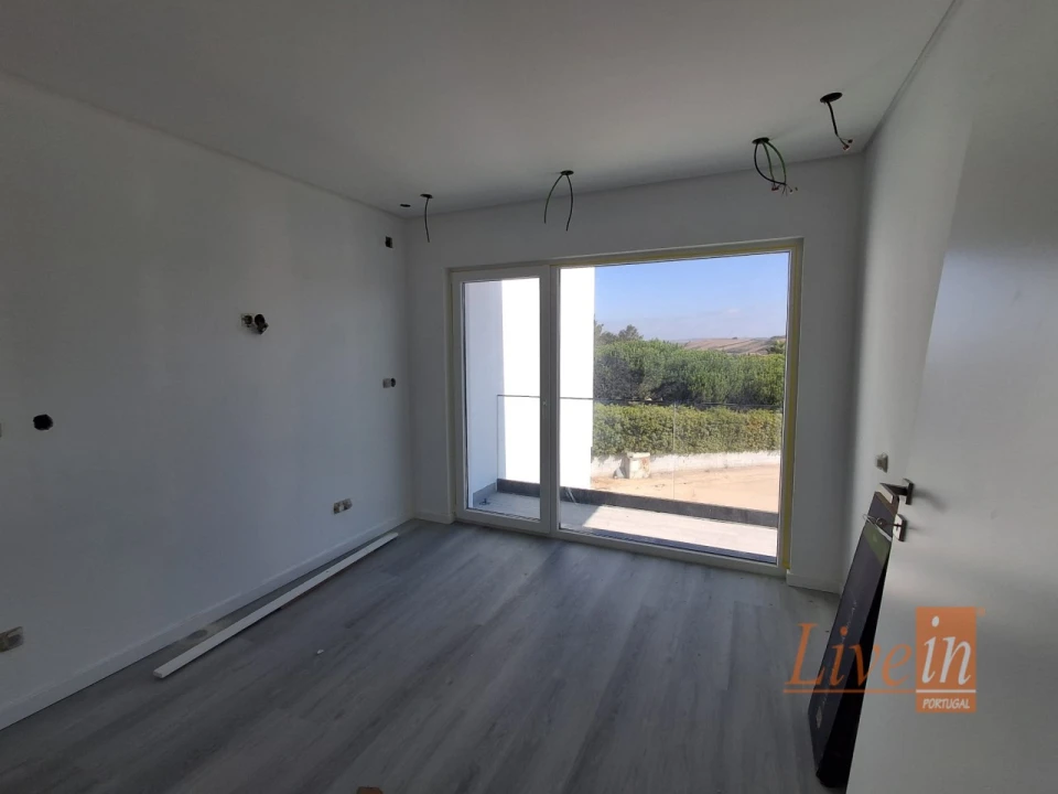 Moradia T5 para Venda em São Pedro da Cadeira Foto 36