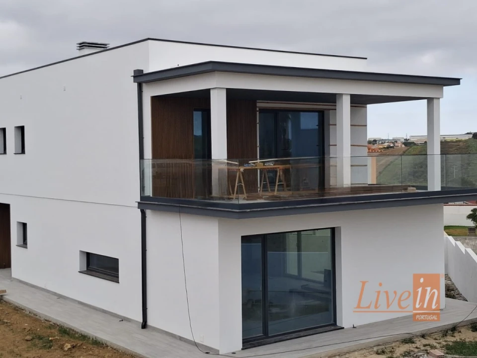 Moradia T5 para Venda em São Pedro da Cadeira Foto 1