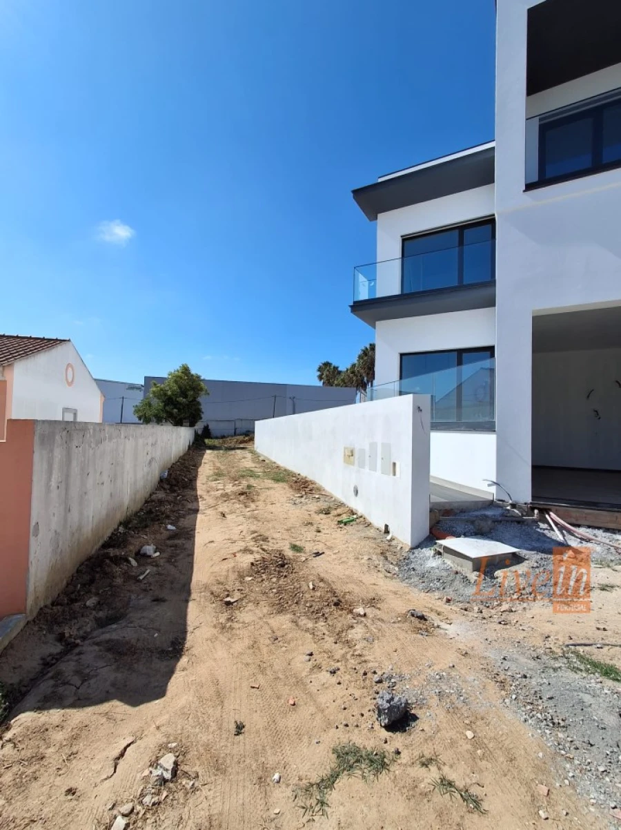 Moradia T5 para Venda em São Pedro da Cadeira Foto 4