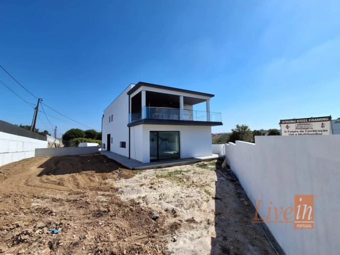 Moradia T5 para Venda em São Pedro da Cadeira Foto 3