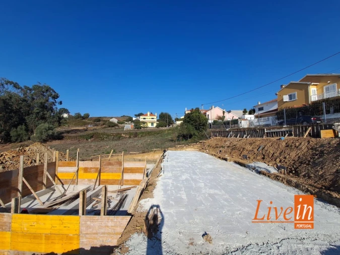 Moradia T3 para Venda em Igreja Nova e Cheleiros Foto 16