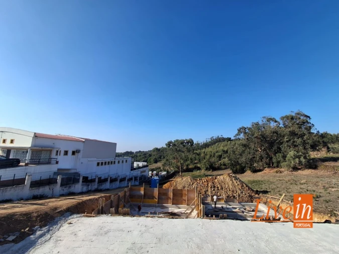 Moradia T3 para Venda em Igreja Nova e Cheleiros Foto 27