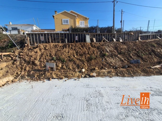 Moradia T3 para Venda em Igreja Nova e Cheleiros Foto 28