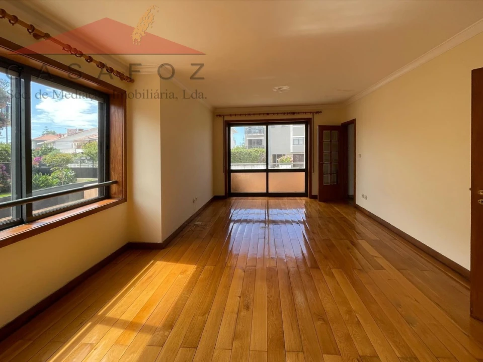 Apartamento T2 para Venda em Ramalde Foto 5