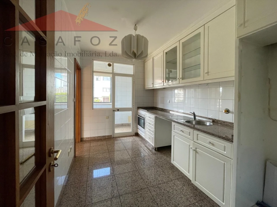 Apartamento T2 para Venda em Ramalde Foto 9