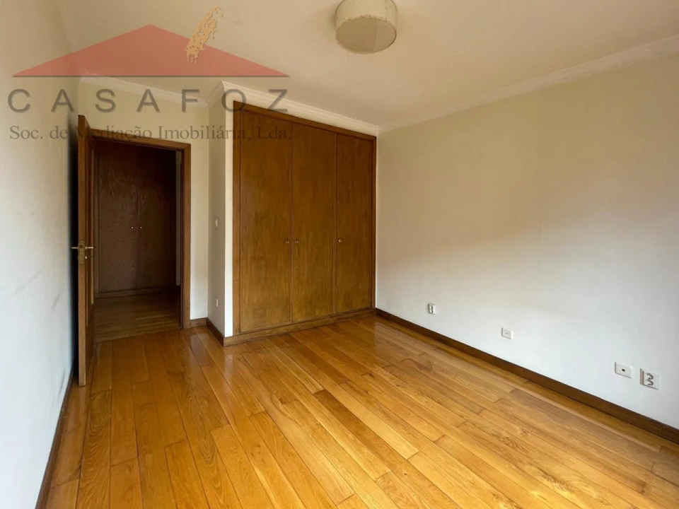 Apartamento T2 para Venda em Ramalde Foto 23