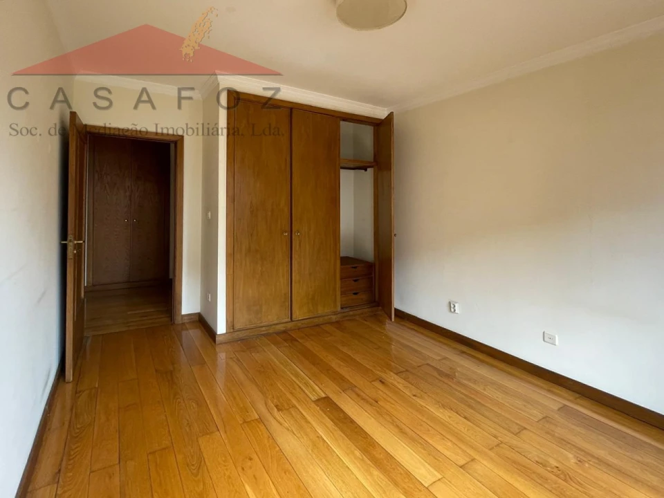 Apartamento T2 para Venda em Ramalde Foto 24