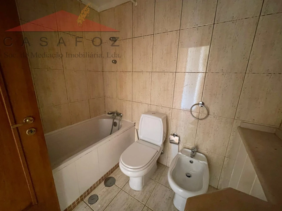 Apartamento T2 para Venda em Ramalde Foto 26