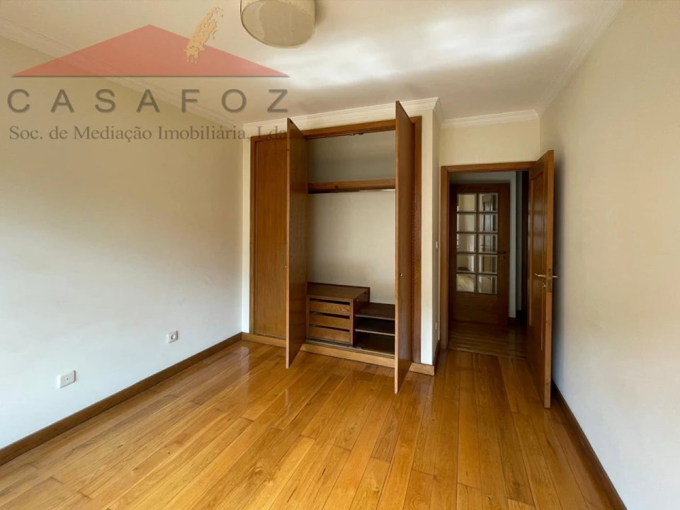 Apartamento T2 para Venda em Ramalde Foto 29