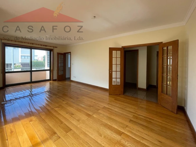 Apartamento T2 para Venda em Ramalde Foto 2