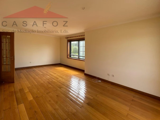 Apartamento T2 para Venda em Ramalde Foto 3