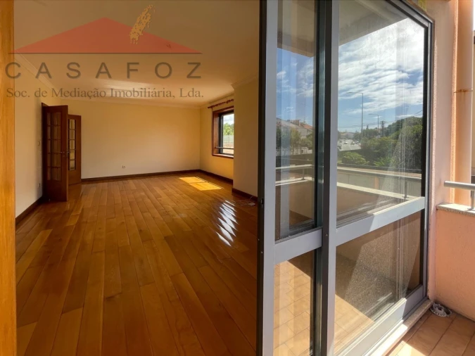 Apartamento T2 para Venda em Ramalde Foto 6