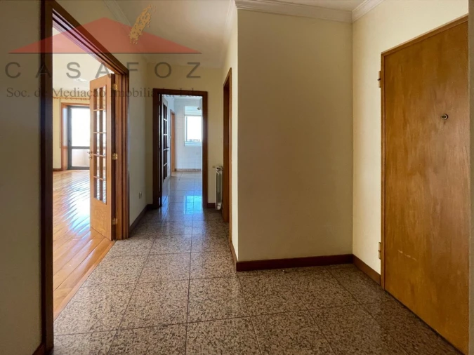 Apartamento T2 para Venda em Ramalde Foto 17