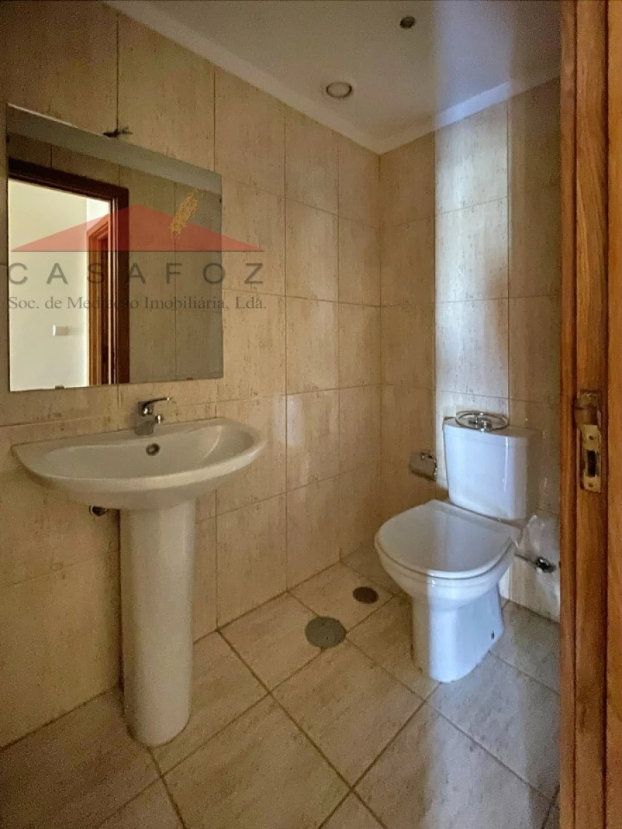 Apartamento T2 para Venda em Ramalde Foto 19