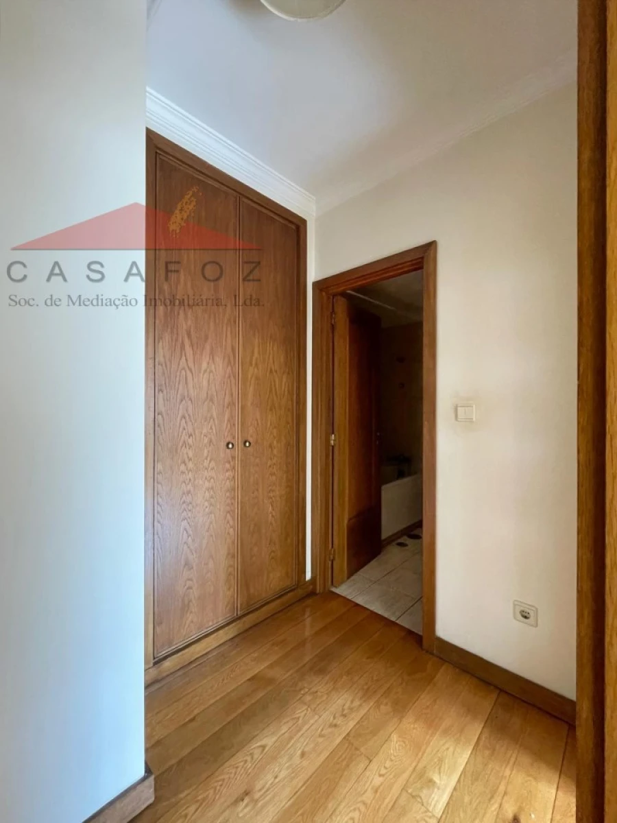 Apartamento T2 para Venda em Ramalde Foto 20