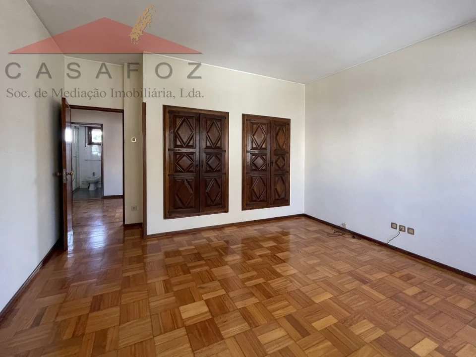 Moradia T6 para Venda em Lordelo do Ouro e Massarelos Foto 17