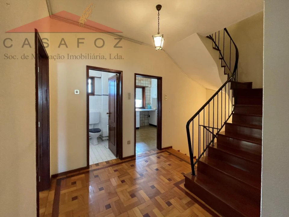 Moradia T6 para Venda em Lordelo do Ouro e Massarelos Foto 3