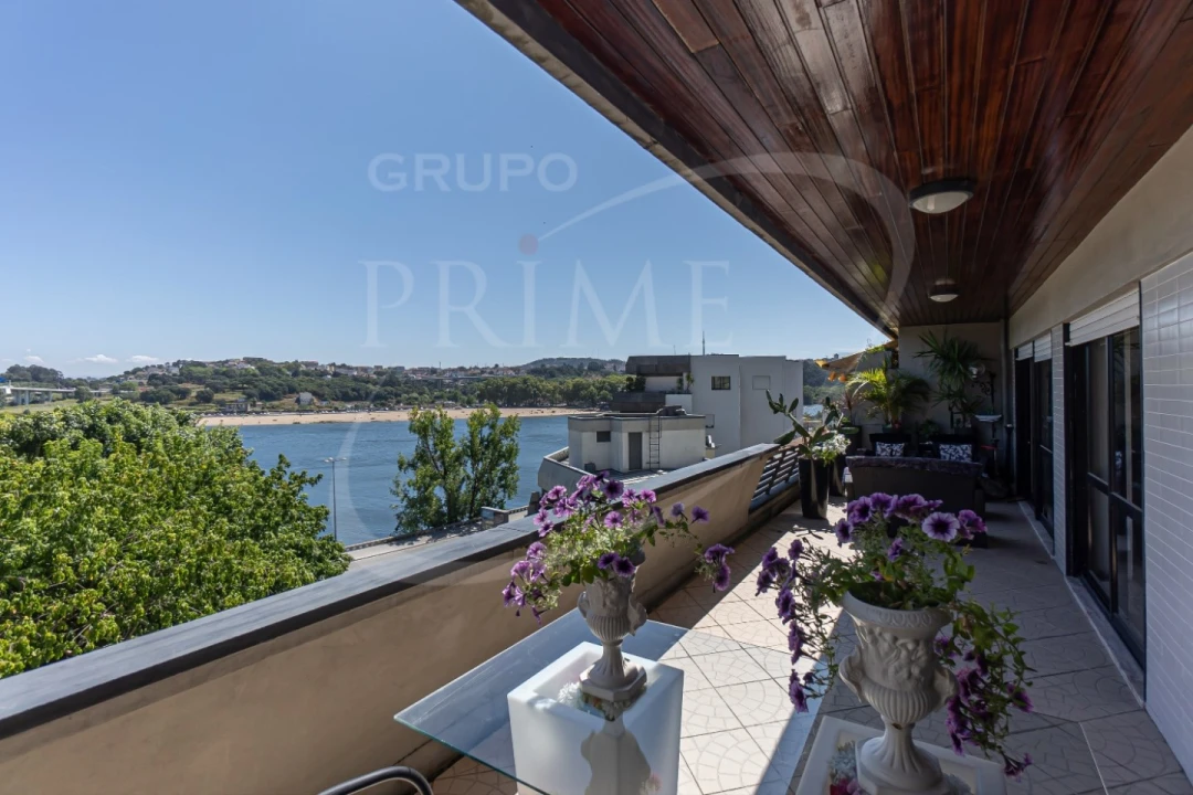 Apartamento T5 para Venda em Campanhã Foto 8