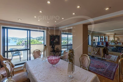 Apartamento T5 para Venda em Campanhã