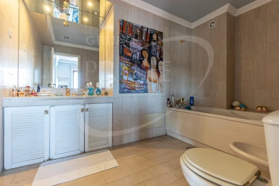 Apartamento T5 para Venda em Campanhã