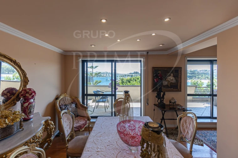 Apartamento T5 para Venda em Campanhã Foto 2