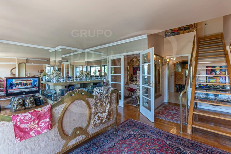 Apartamento T5 para Venda em Campanhã Foto 4