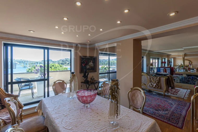 Apartamento T5 para Venda em Campanhã Foto 6