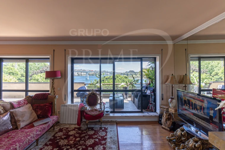 Apartamento T5 para Venda em Campanhã Foto 7