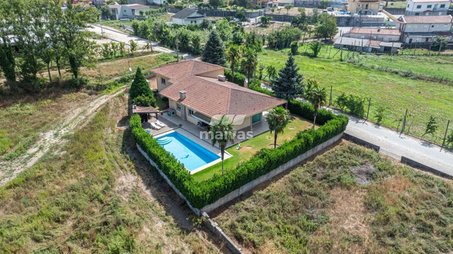 Moradia T3 para Venda em Taide Foto 4