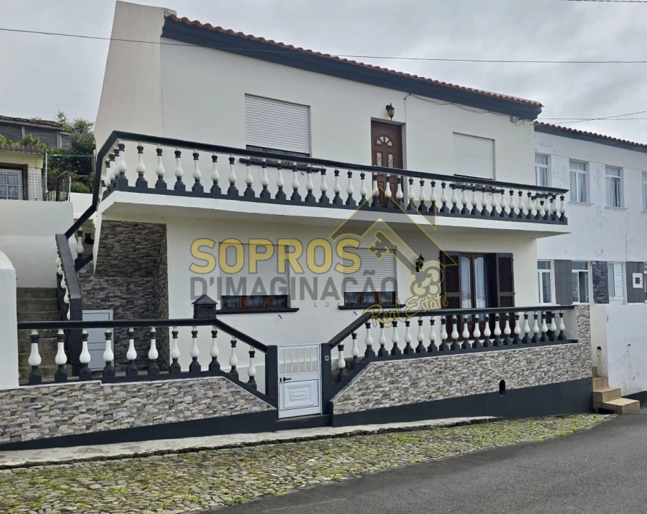 Moradia T4 para Venda em São Mateus da Calheta Foto 1