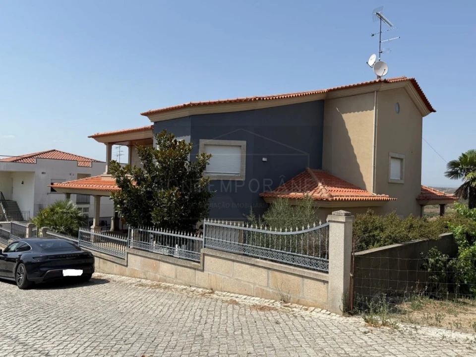 Moradia T6 para Venda em Mirandela Foto 4