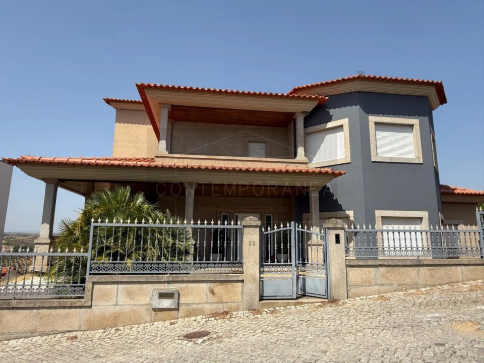 Moradia T6 para Venda em Mirandela Foto 1