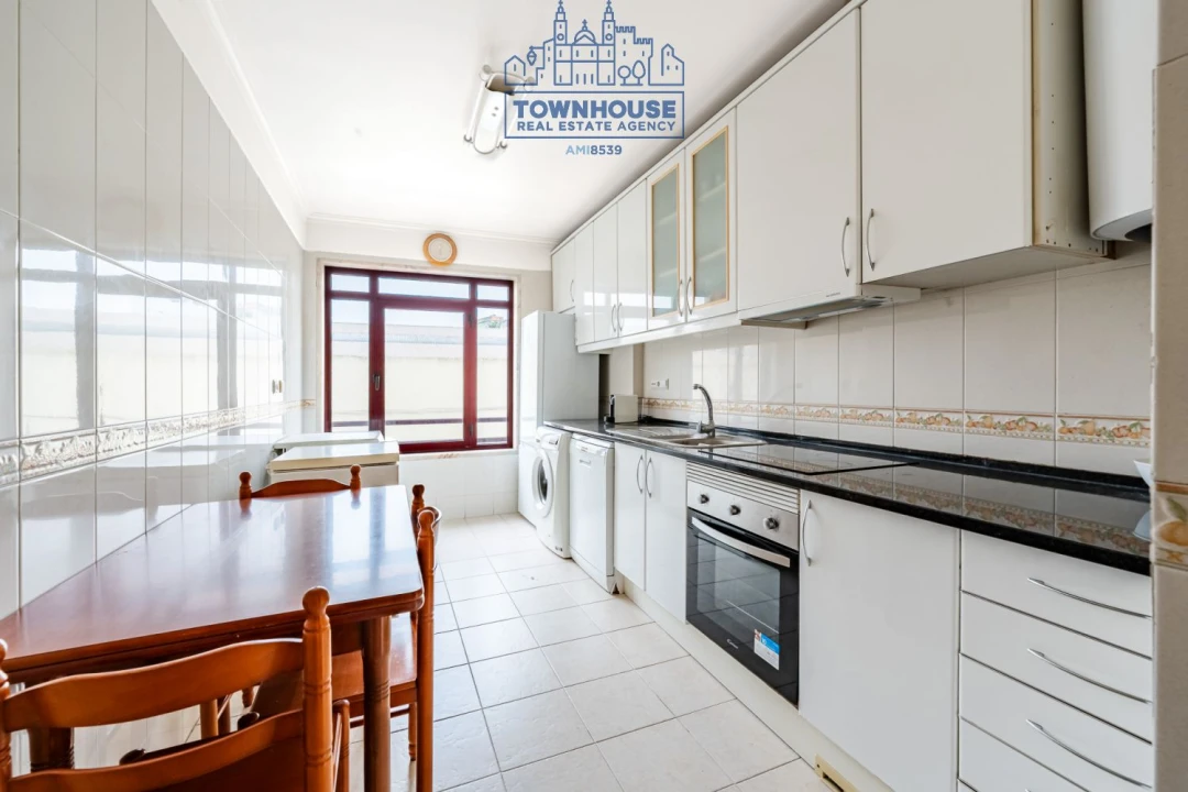 Apartamento T3 para Venda em Almada, Cova da Piedade, Pragal e Cacilhas Foto 3