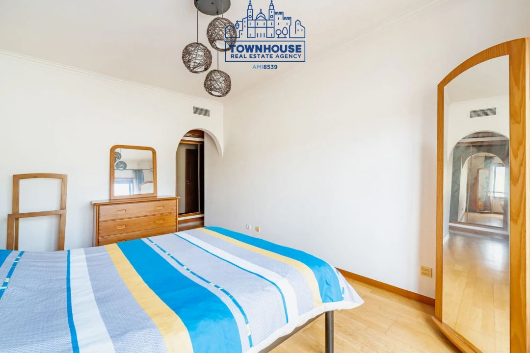 Apartamento T3 para Venda em Almada, Cova da Piedade, Pragal e Cacilhas Foto 24