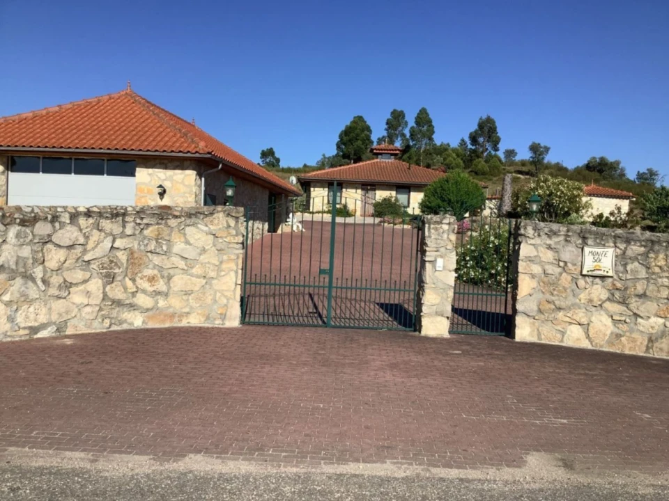 Moradia T2 para Venda em Monte da Pedra Foto 1