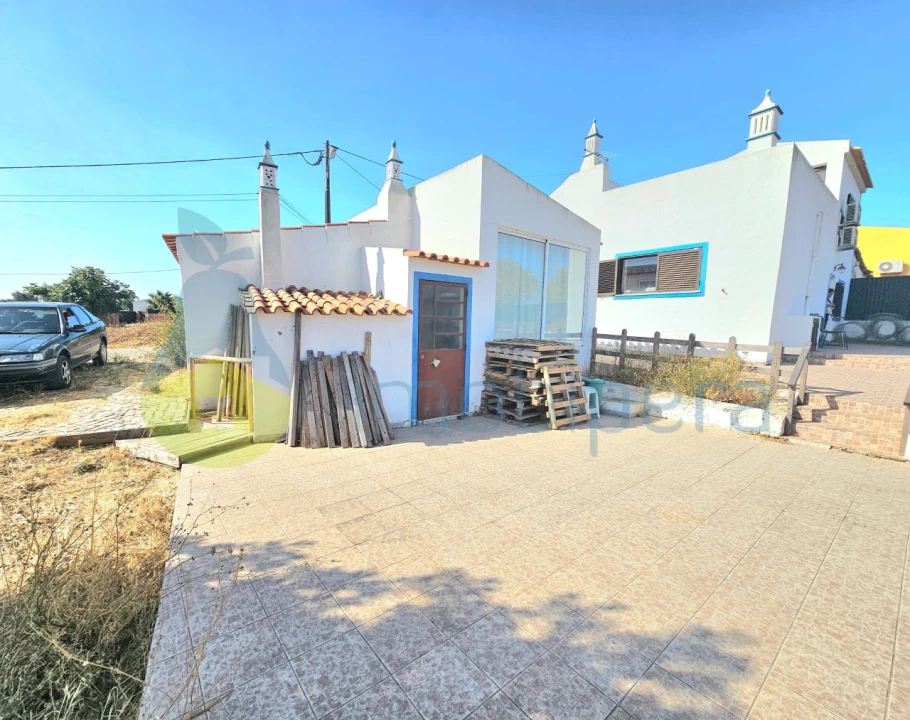 Moradia T3 para Venda em Armação de Pera Foto 2