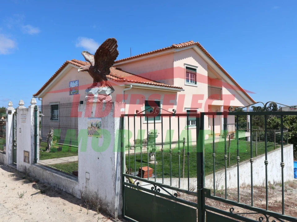 Moradia T5 para Venda em A dos Cunhados e Maceira Foto 1