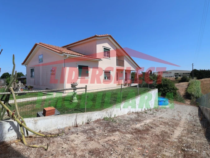 Moradia T5 para Venda em A dos Cunhados e Maceira Foto 1