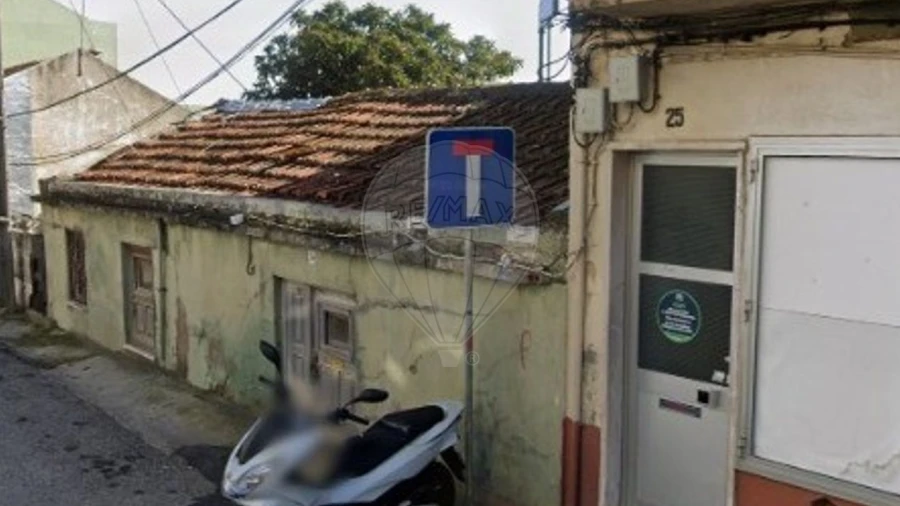 Moradia T6 para Venda em Sacavém e Prior Velho