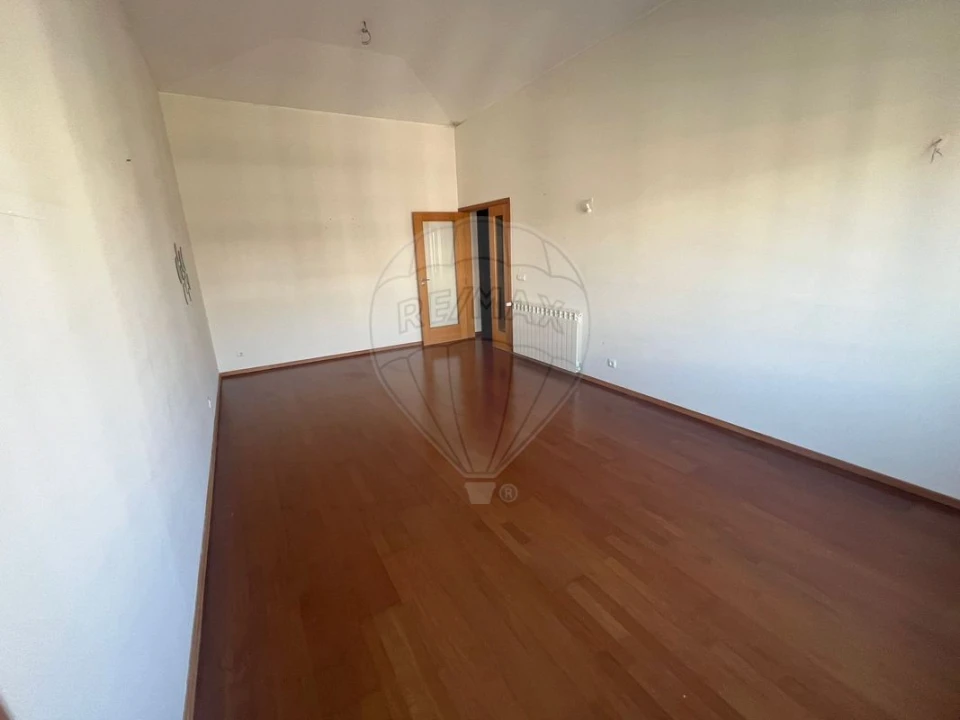 Apartamento T2 para Venda em Oliveira do Douro Foto 13