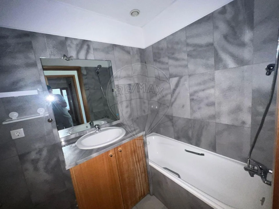Apartamento T2 para Venda em Oliveira do Douro Foto 9