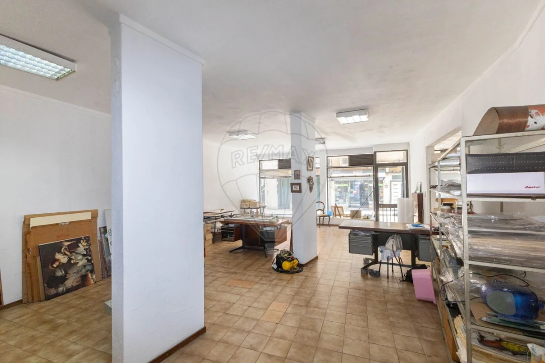 Loja para Arrendamento em Paranhos Foto 6