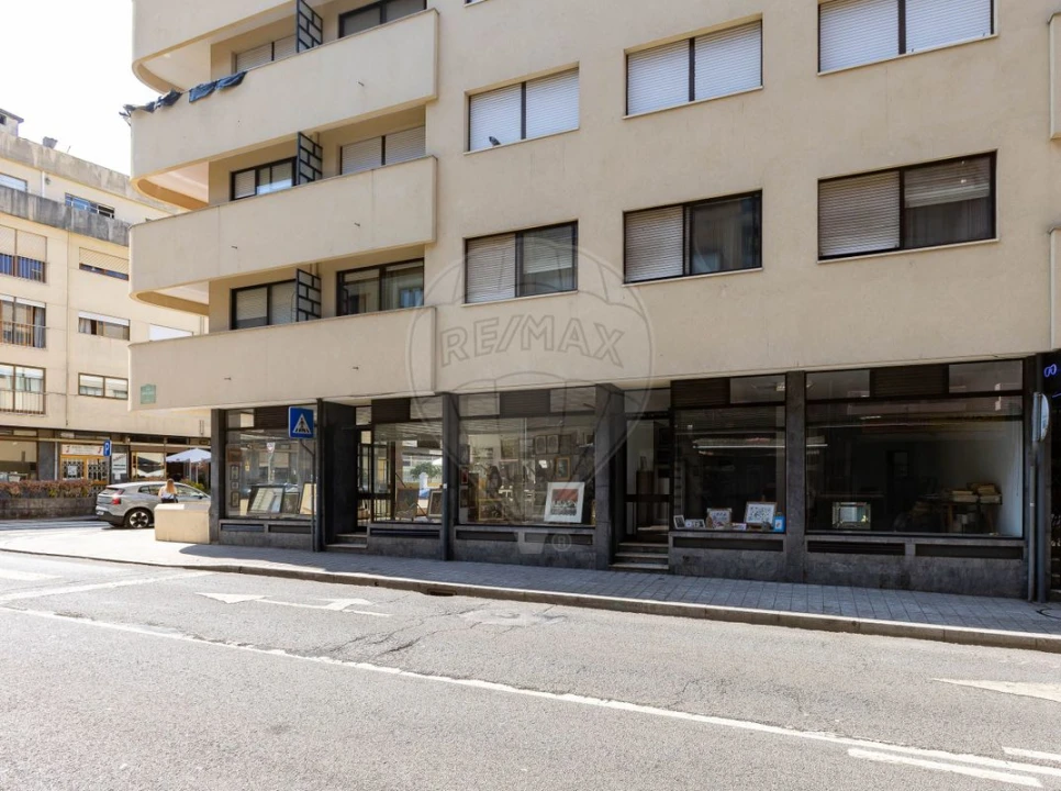 Loja para Arrendamento em Paranhos Foto 11