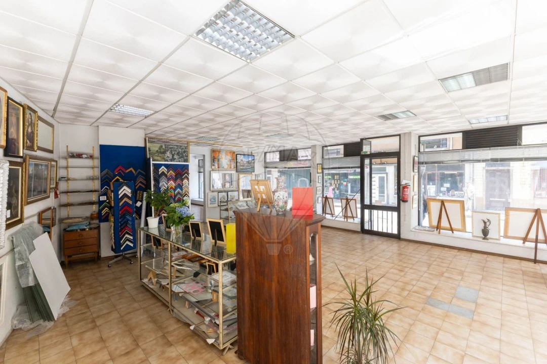 Loja para Arrendamento em Paranhos Foto 7