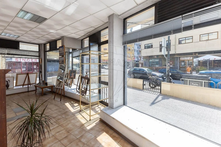 Loja para Arrendamento em Paranhos Foto 12